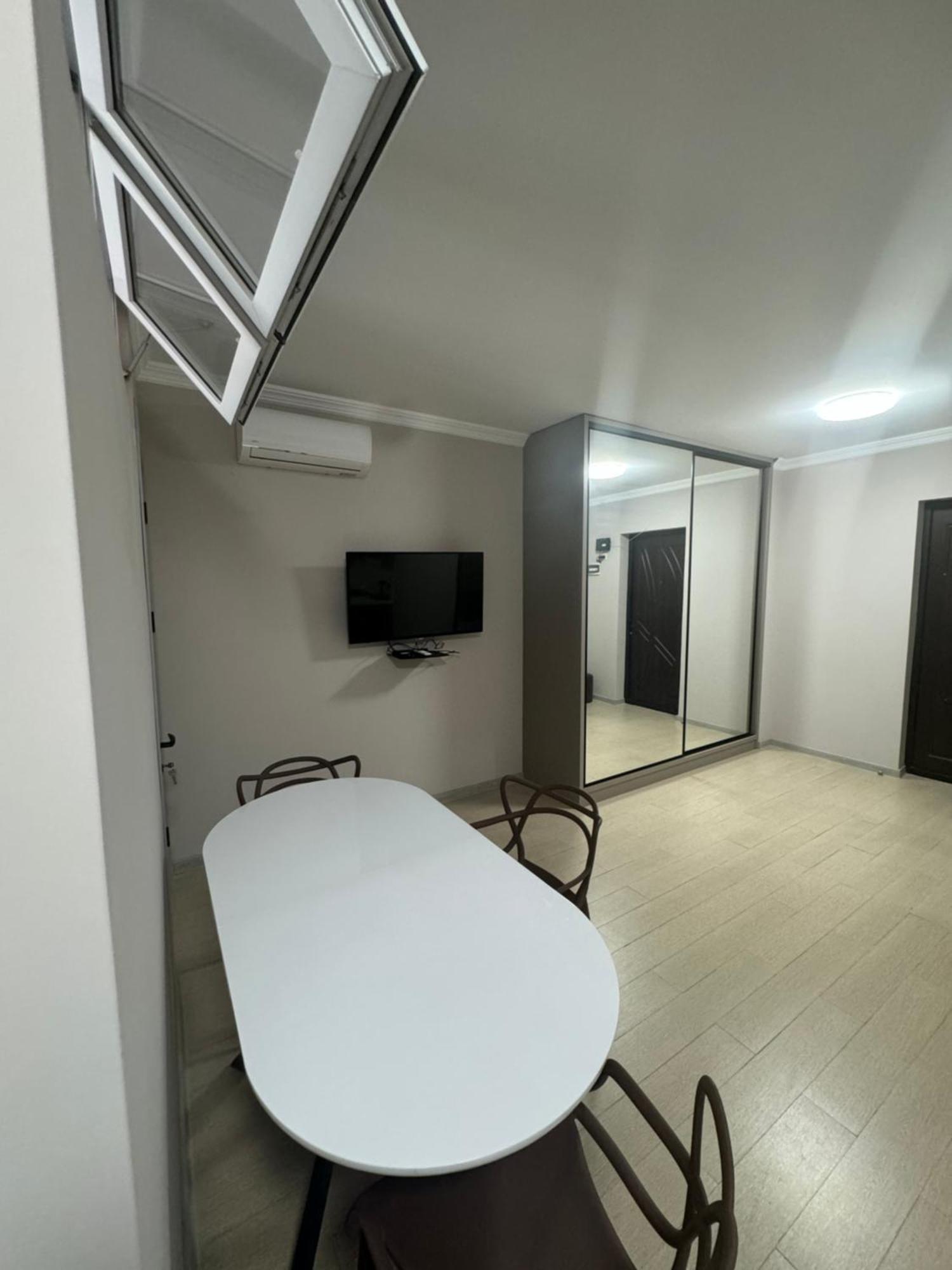 Pirosmani Mini Hotel Batumi Esterno foto