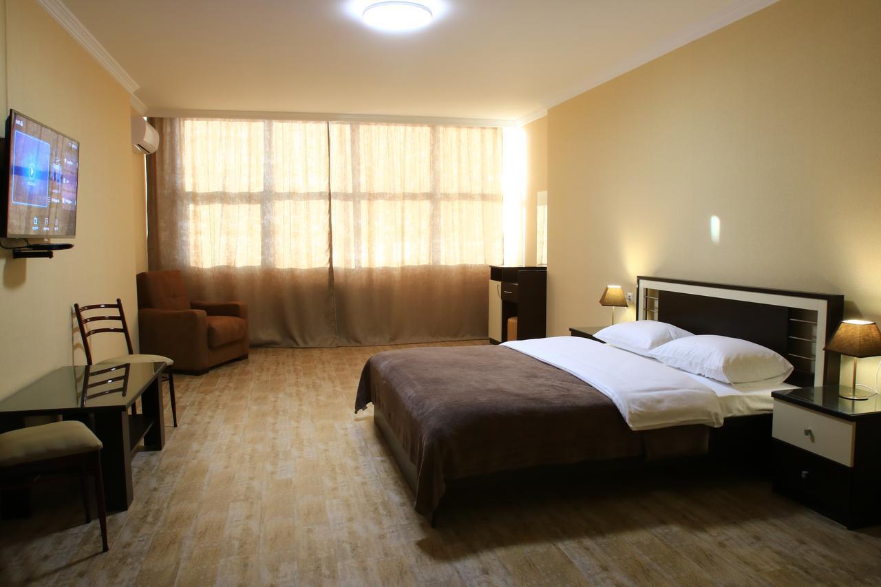 Pirosmani Mini Hotel Batumi Esterno foto
