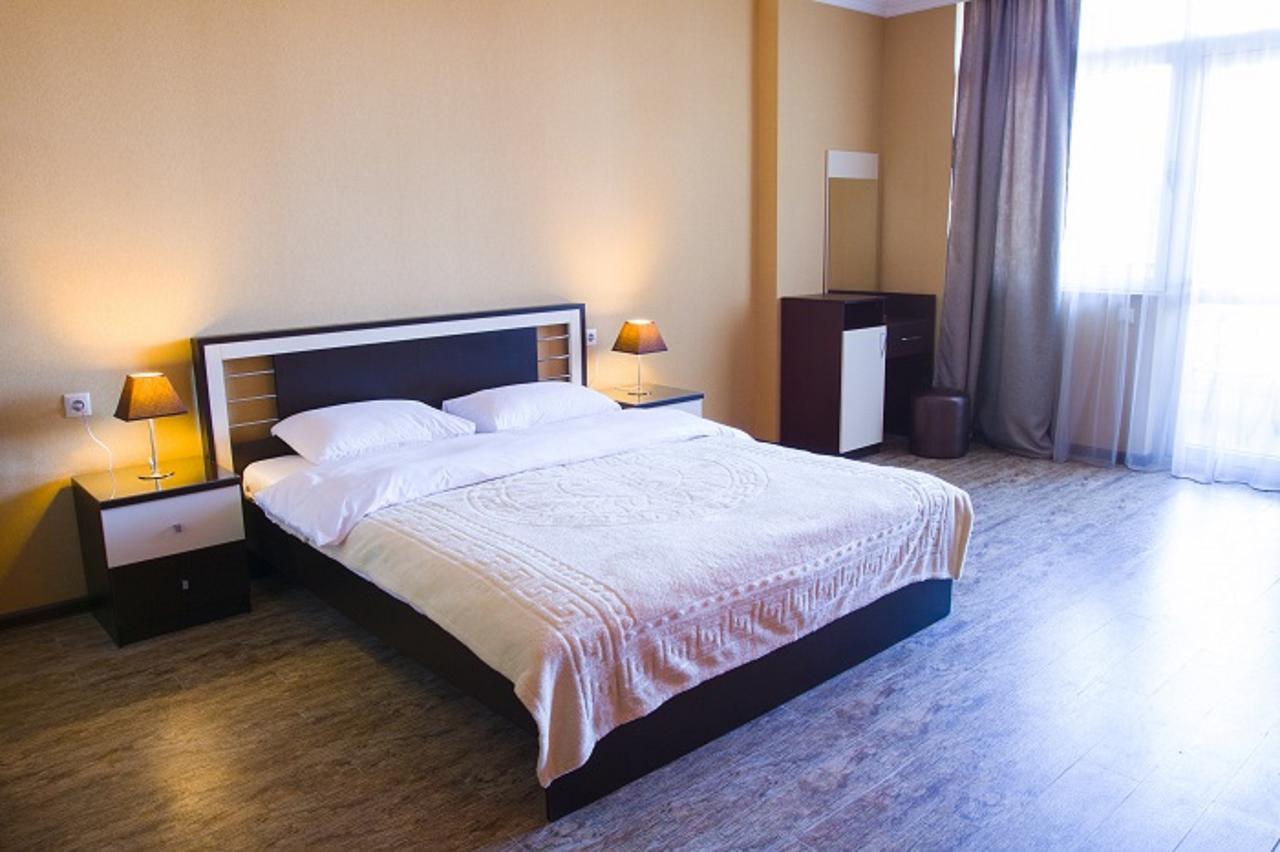Pirosmani Mini Hotel Batumi Esterno foto